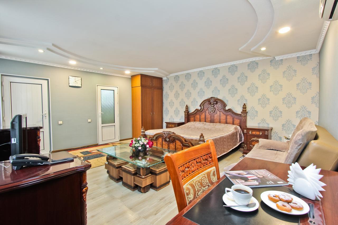 Grand Hotel Bişkek Dış mekan fotoğraf